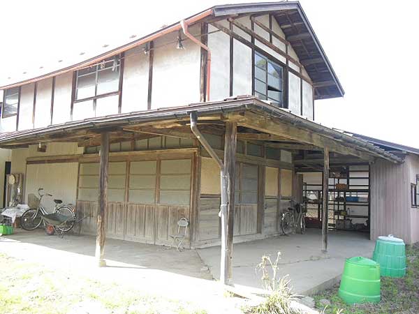 1960s wood house on a large plot in Iwate