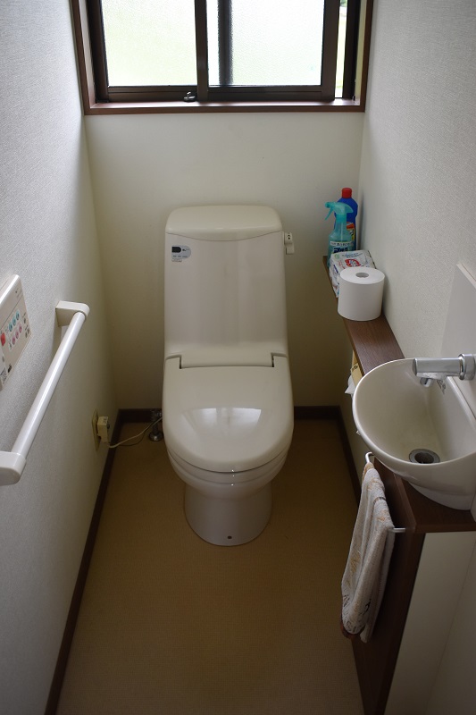 1980s wood house on a large plot in Tottori