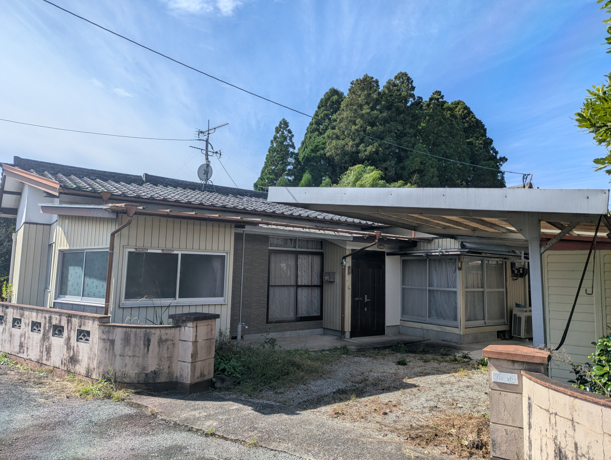 1970s wood house in Okuchi, Isa, farmland, approval needed