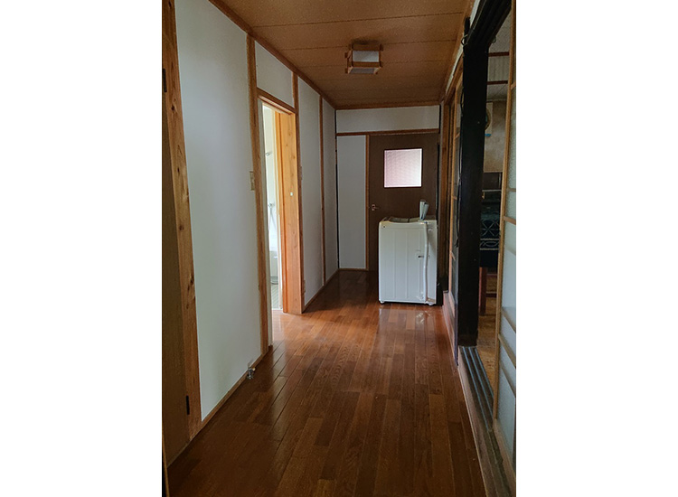 1890s wood house on a large plot in Shimane