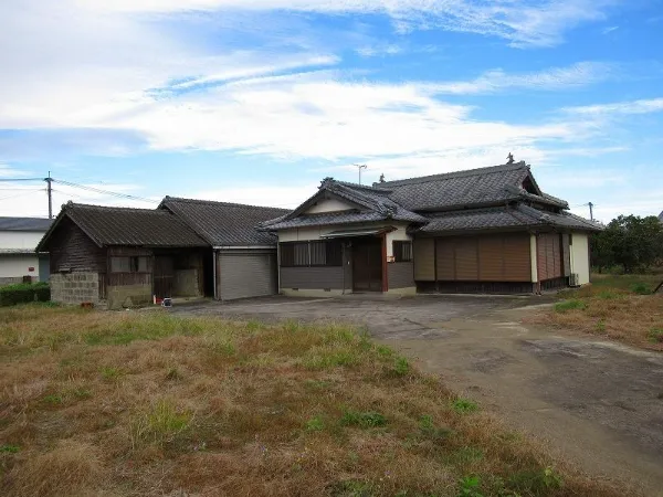 1940s wood house with outbuildings in Miyazaki