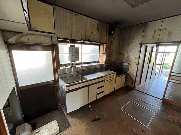 1970s wood house, 12-min walk to station, Iwate