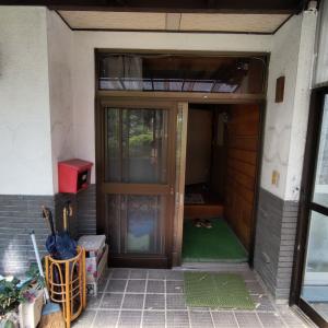 1970s wood house with storehouses in Niigata