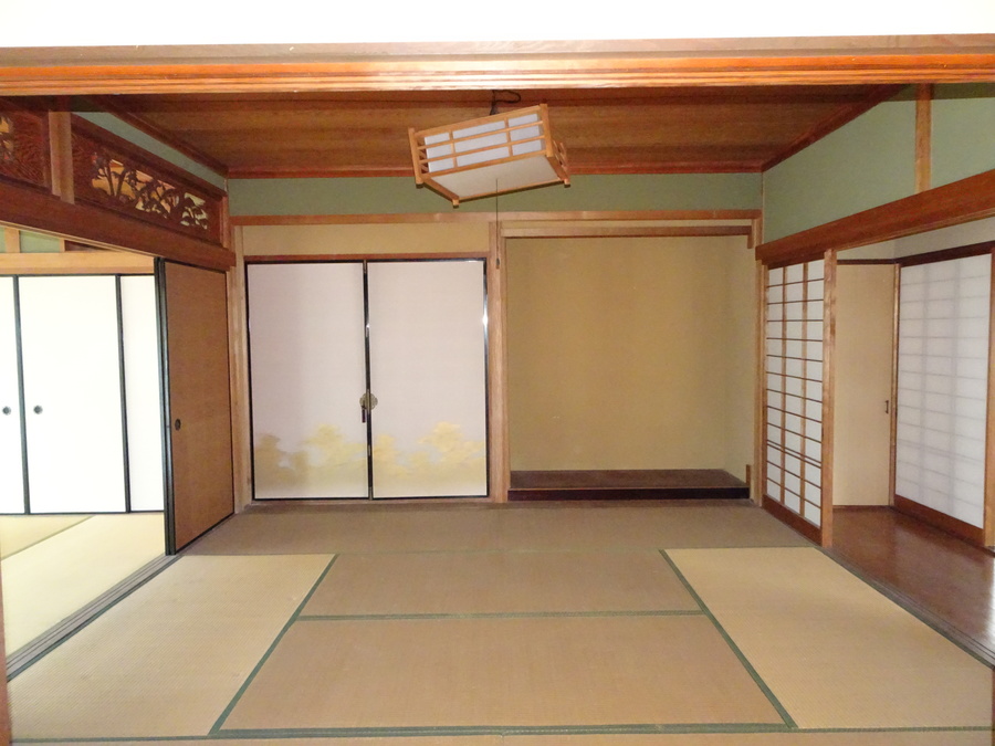1970s steel-frame house on a large plot in Shimane