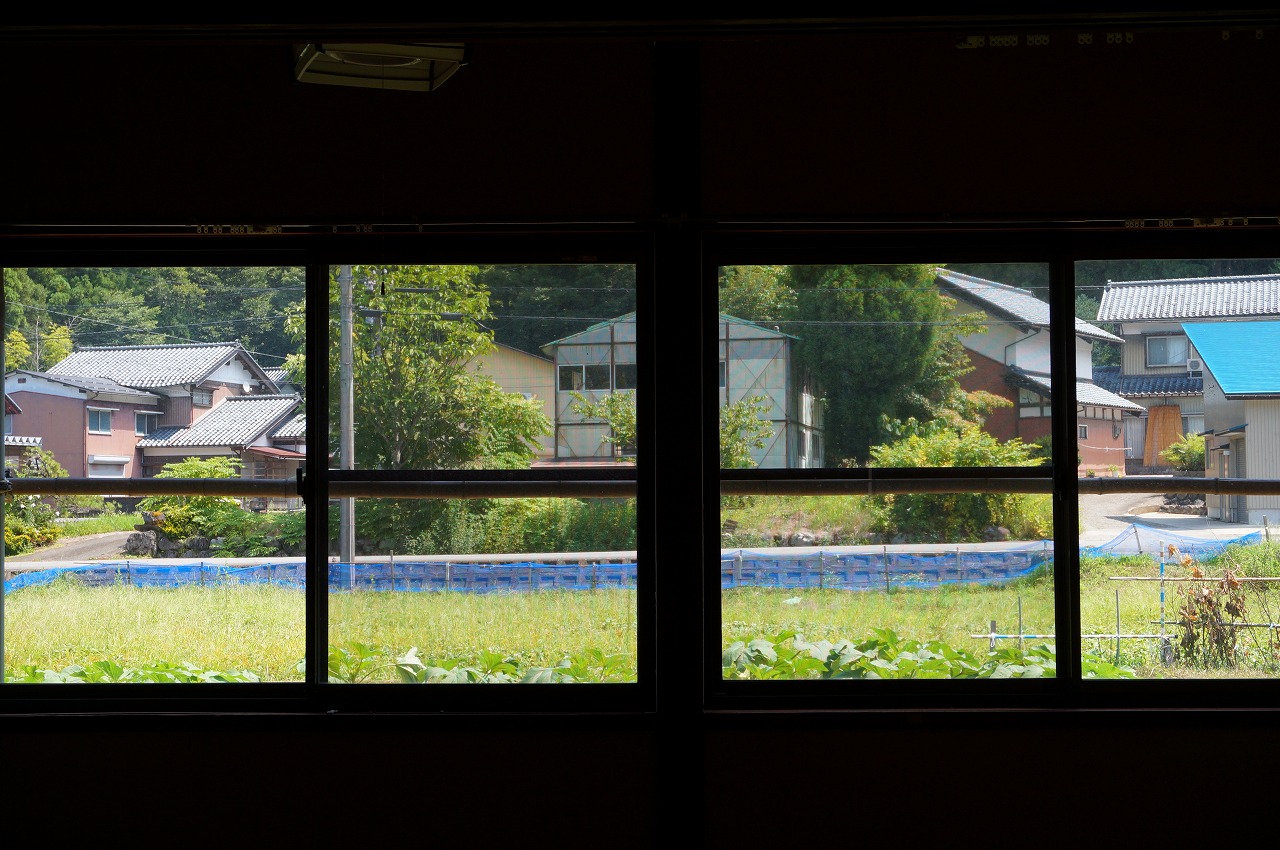 1960s wood house on a large plot in Fukui