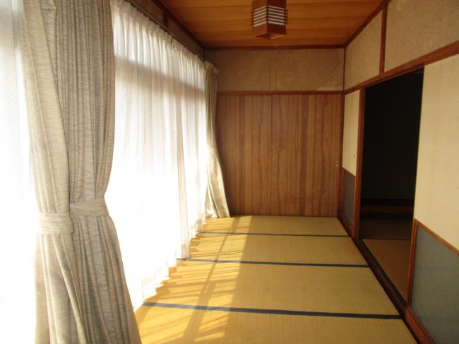 1970s wood house on a large plot in Okayama