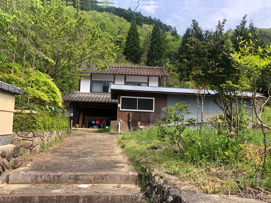 1980s wood house with storehouses in Hiyoshi, Nantan