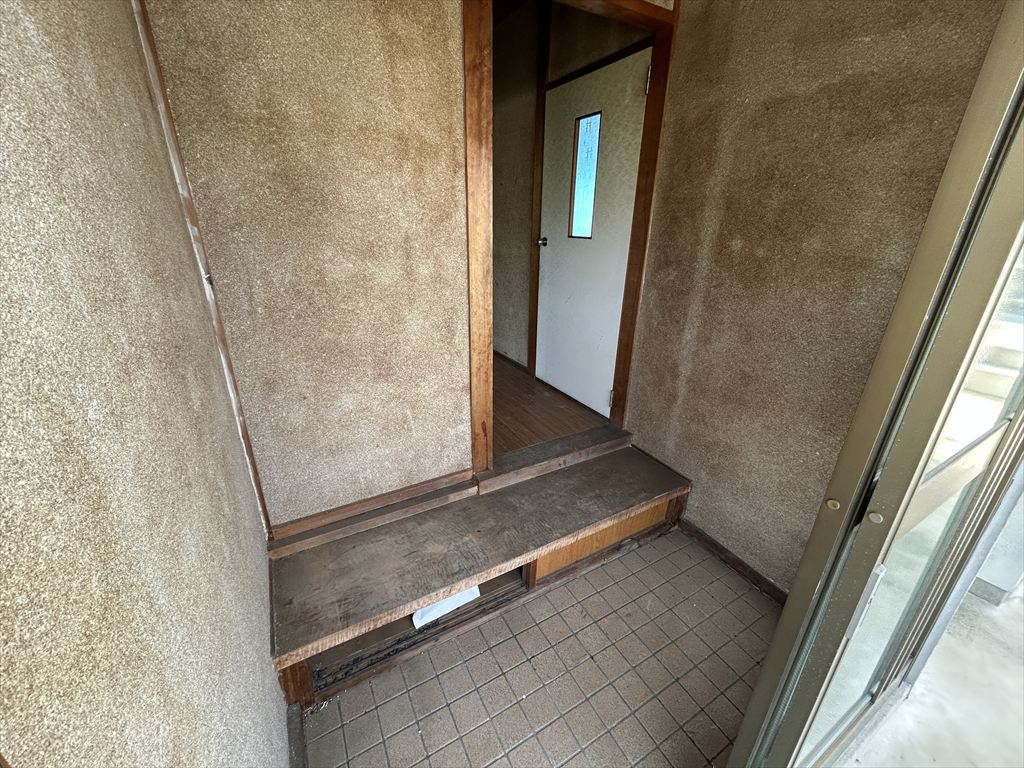 1970s steel-frame house, 15-min walk to station, Mie