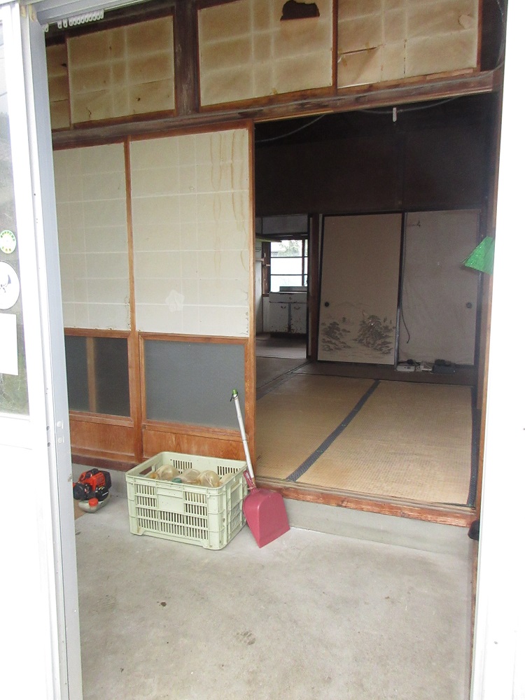 1960s wood house, 16-min walk to station, Iwate