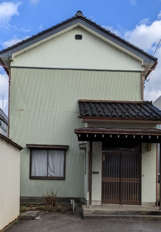 1970s wood house, 17-min walk to station, Toyama