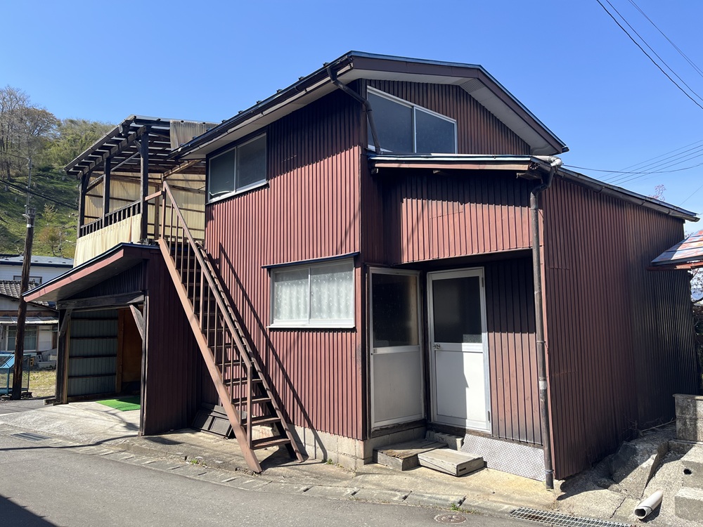 1980s wood house, 9-min walk to station, Iwate