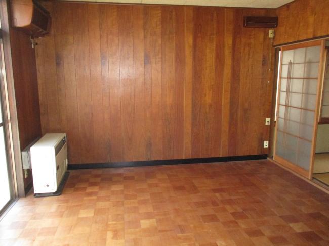 1970s wood house, 15-min walk to station, Okayama