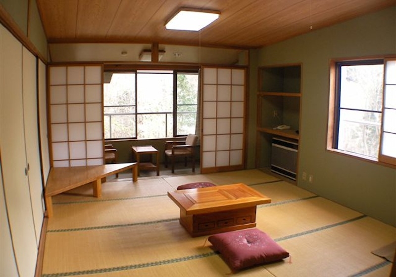 1980s steel-frame house on a large plot in Otohime, Aso