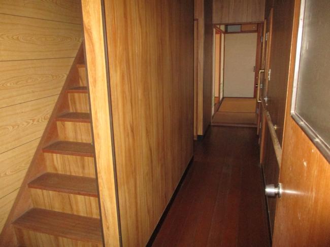 1970s wood house on a large plot in Okayama