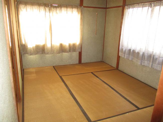 1970s wood house, 17-min walk to station, Okayama