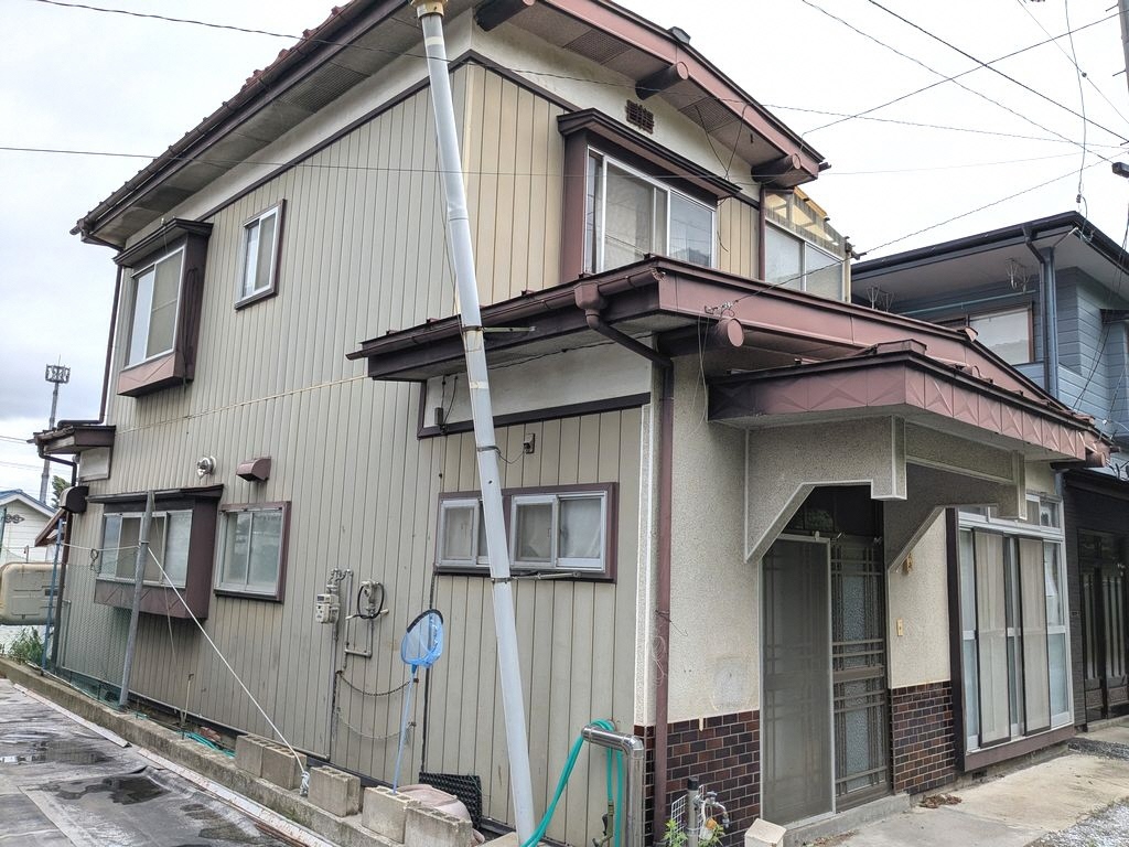 1970s wood house, 5-min walk to station, Aomori