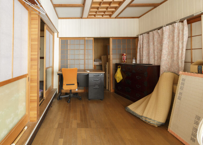 Wood house on a large plot in Matsusaka Kahada