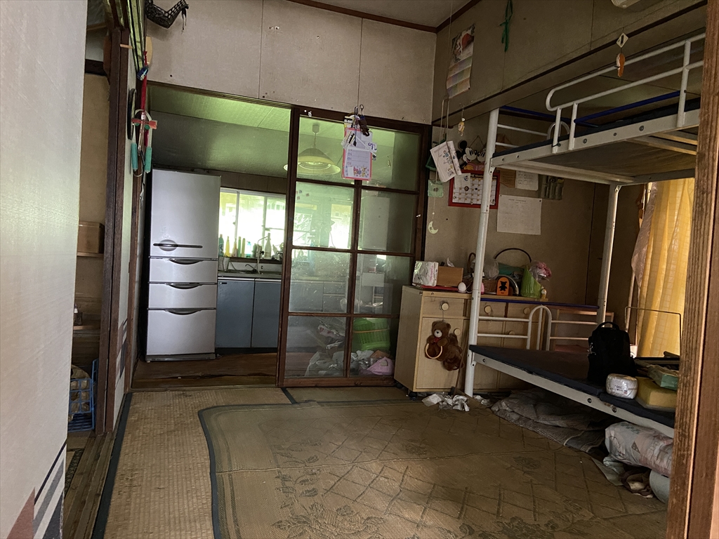 1970s wood house, 15-min walk to station, Mie