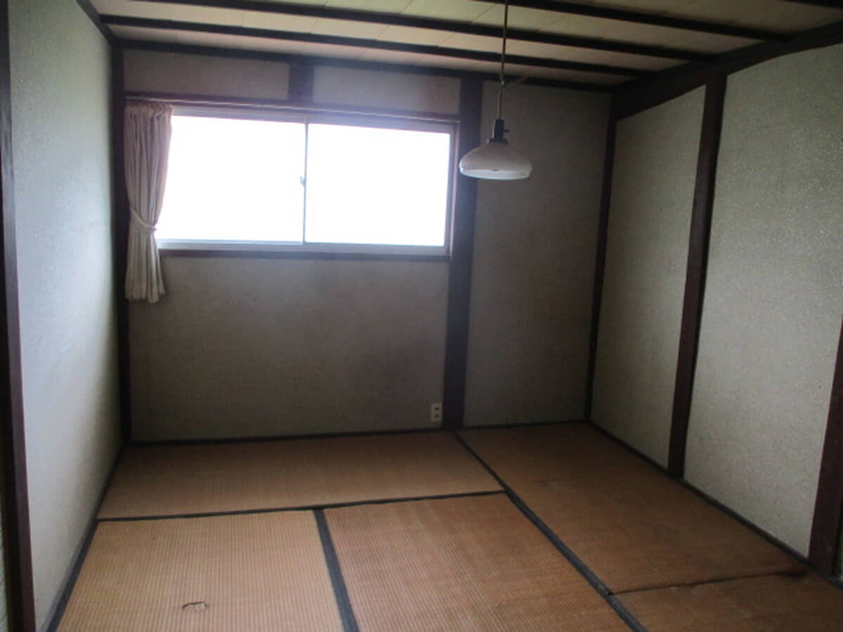 1970s wood house on a large plot in Hiroshima