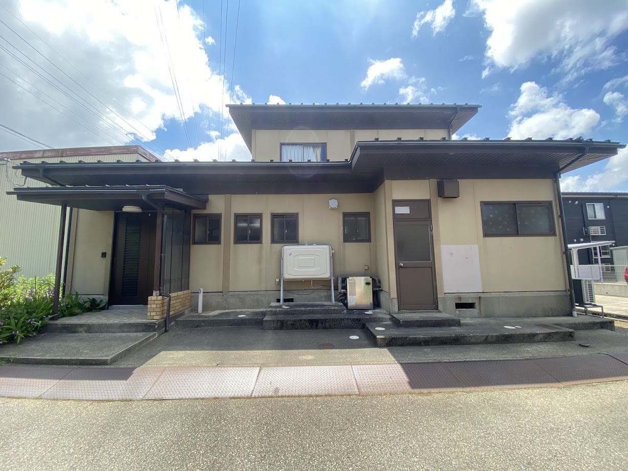 1970s wood house, 10-min walk to station, Toyama
