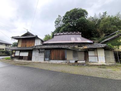 Wood house on a large plot in Hyogo