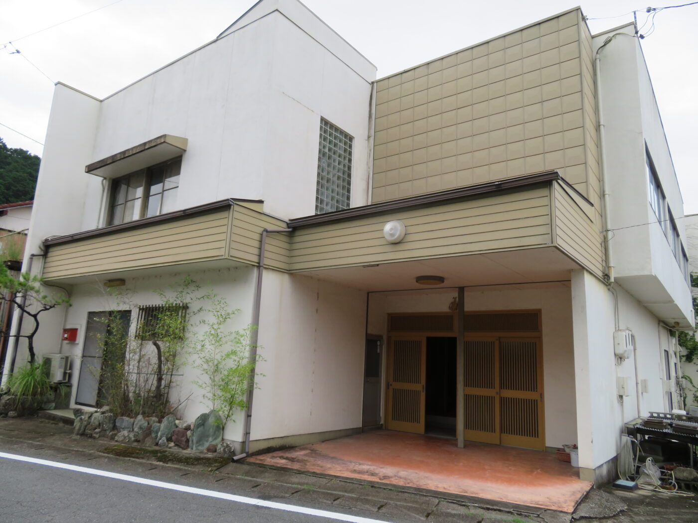 1970s concrete house in Matsusaka Kahada