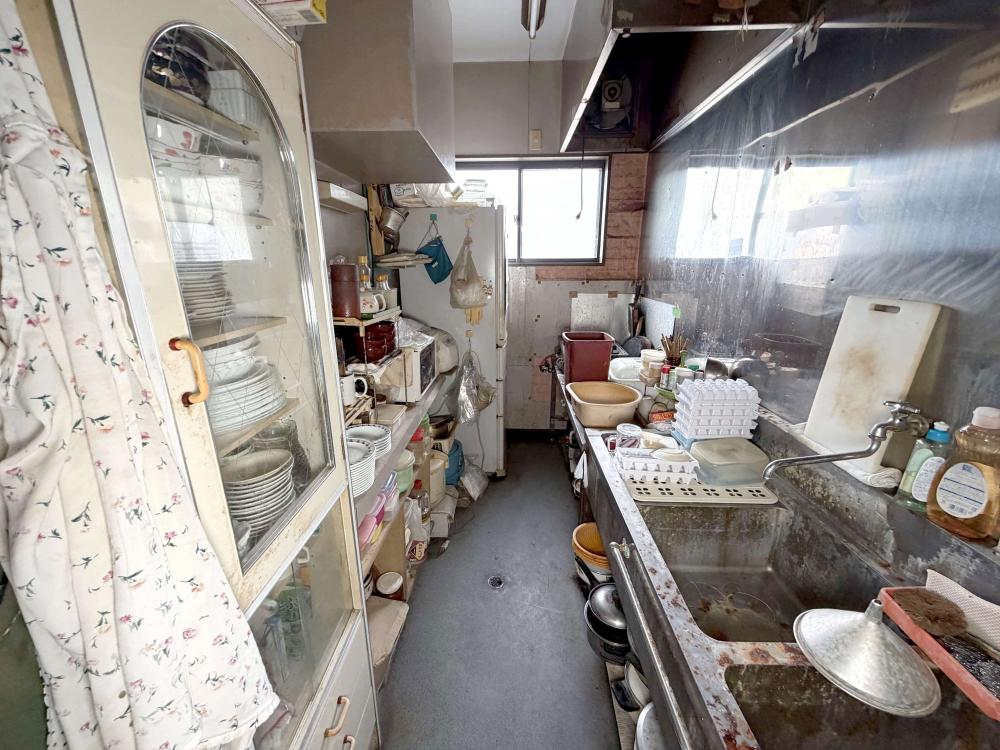 1990s concrete house in Kanoya, Kagoshima
