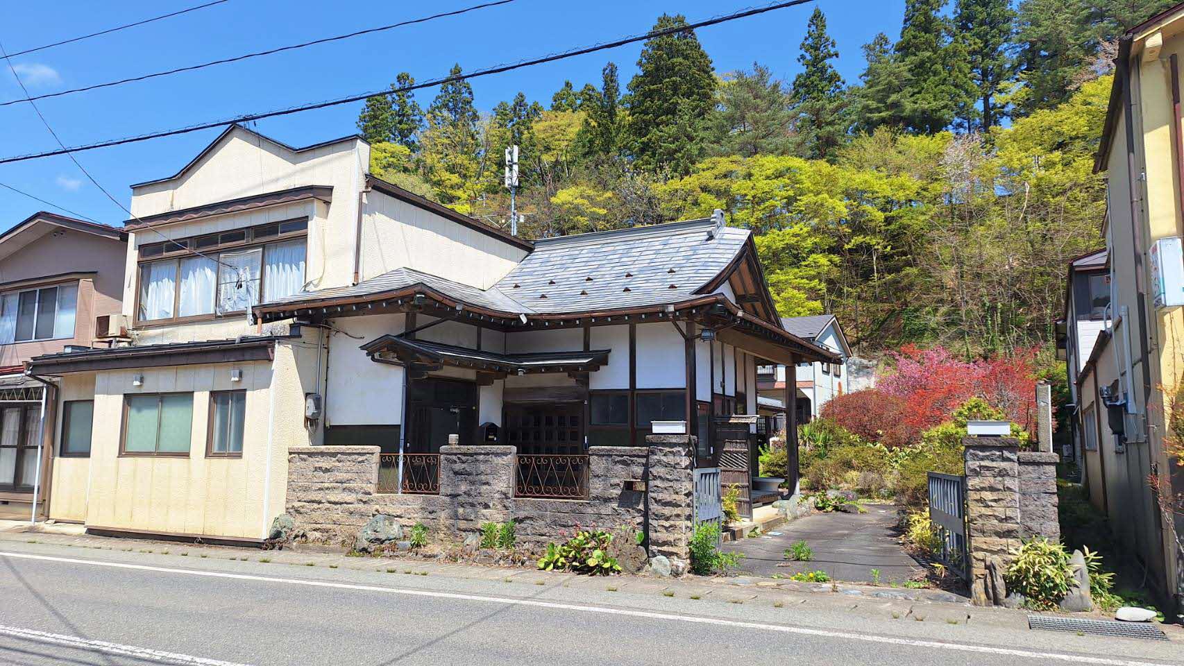 1960s wood house on a large plot in Iwate