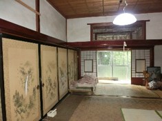 1920s wood house on a large plot in Niigata