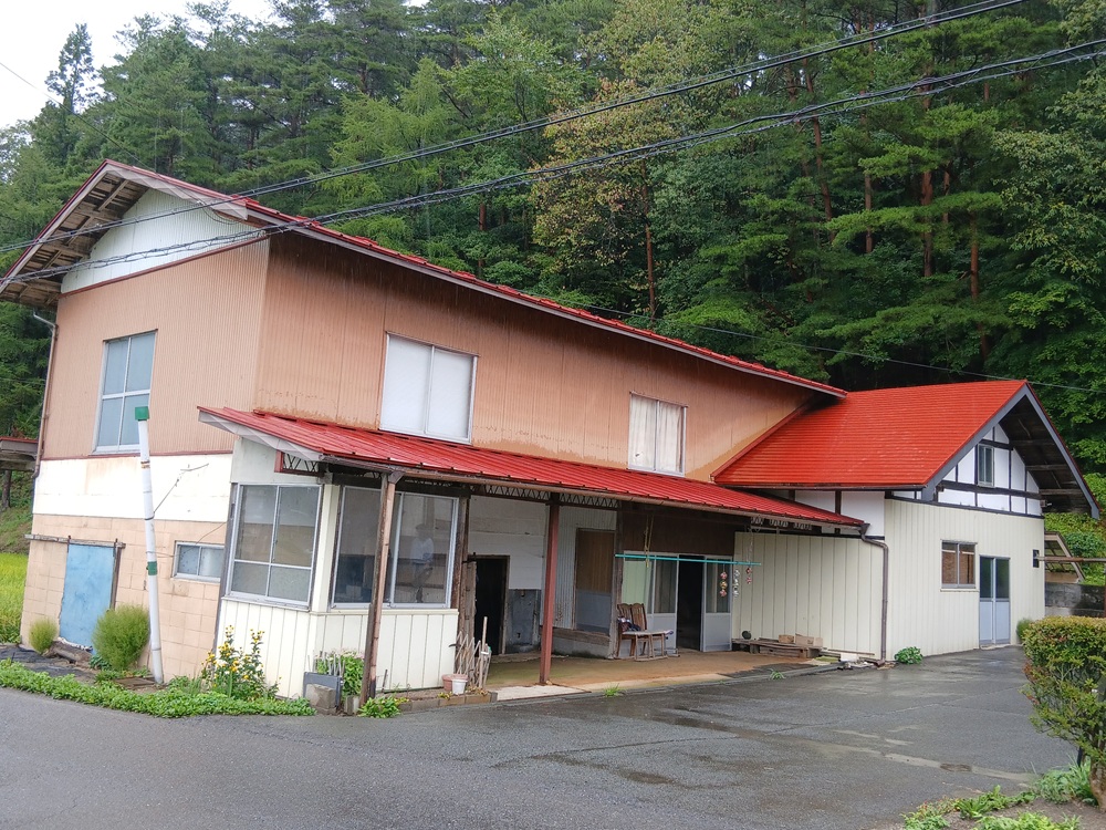 1990s wood house on a large plot in Iwate