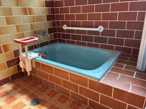1980s wood house on a large plot in Fukuchiyama, Kyoto