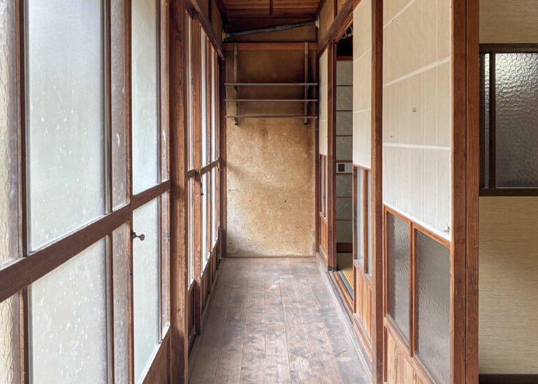 1960s wood house on a large plot in Matsusaka Kahada