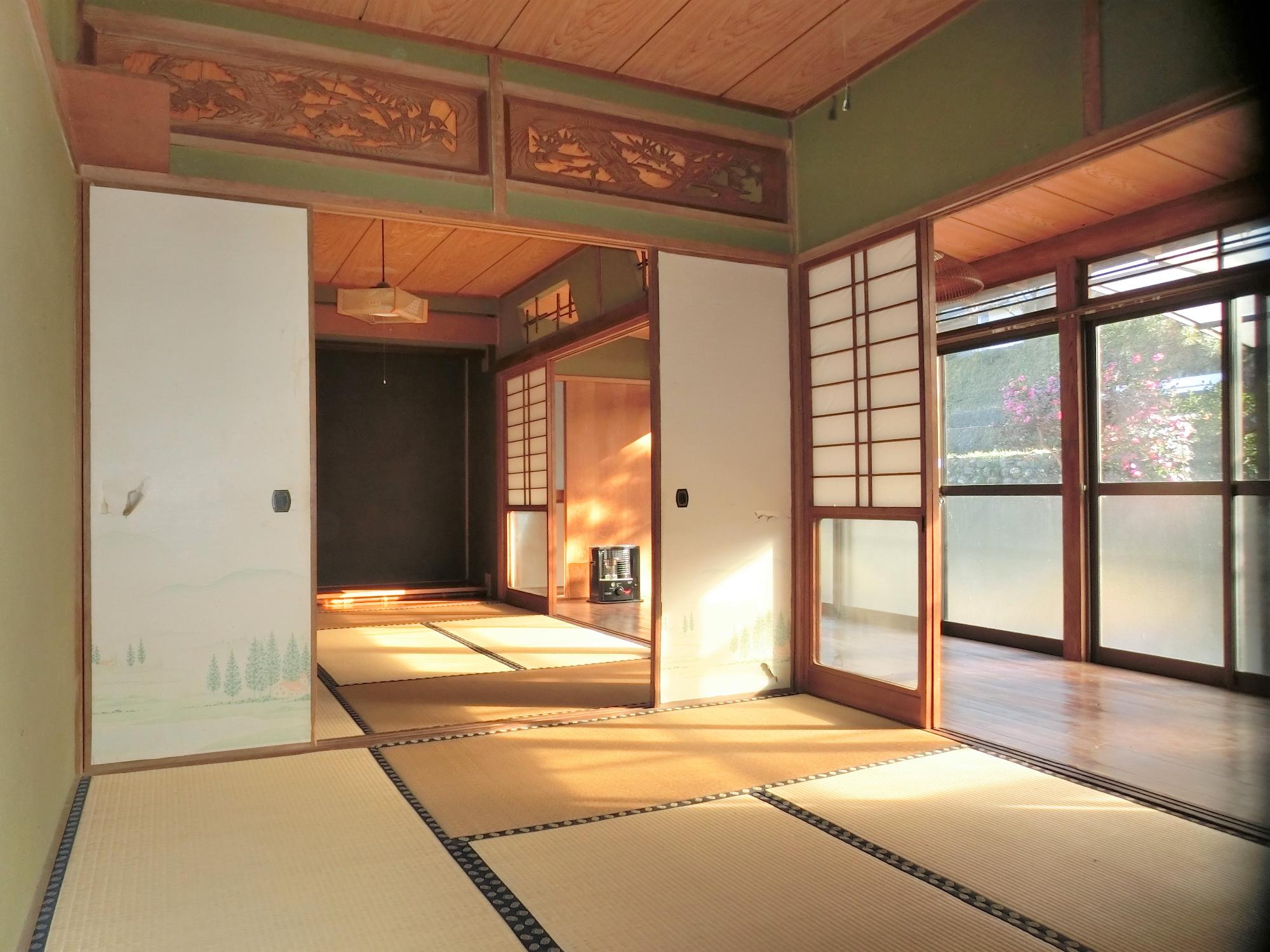 1970s wood house on a large plot in Fukuoka