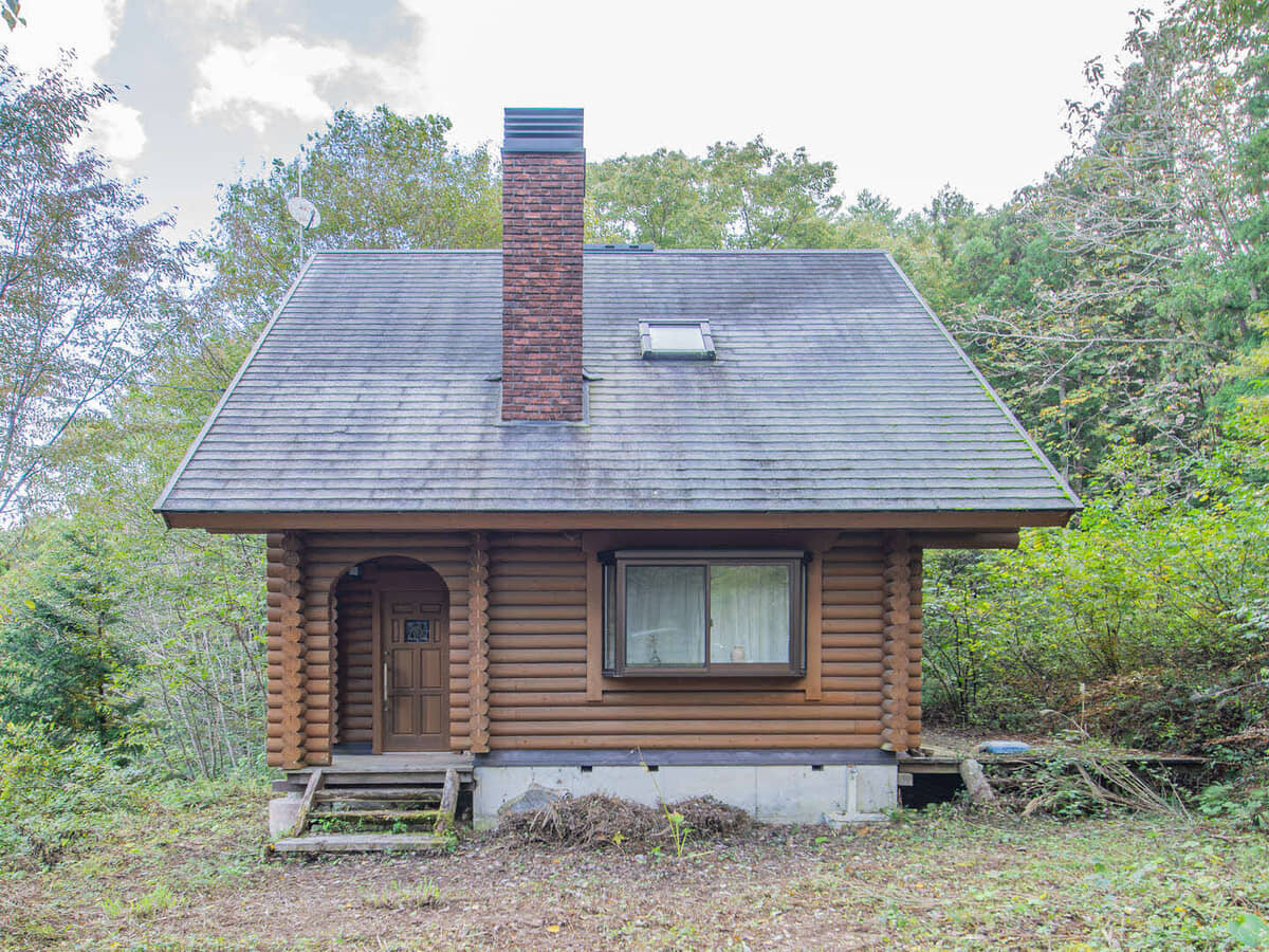 2000s wood house on a large plot in Hiroshima