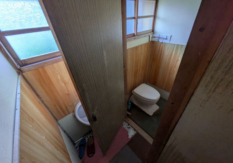 1970s wood house, 18-min walk to station, Ehime
