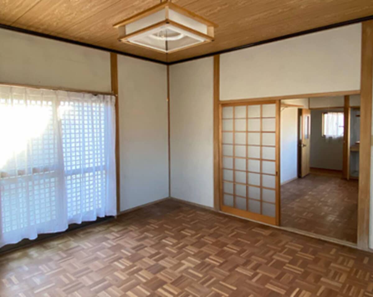 1970s wood house on a large plot in Hiroshima