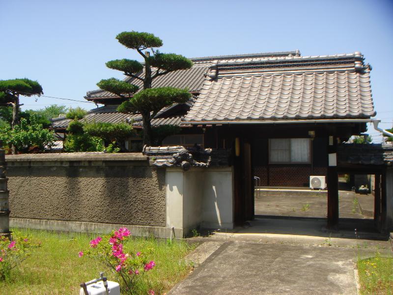 1970s wood house on a large plot in Kagawa