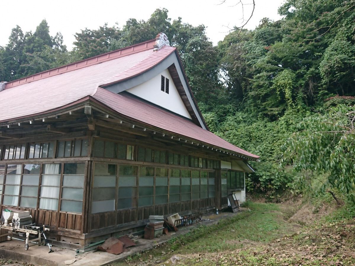 1960s wood house on a large plot in Kitakami