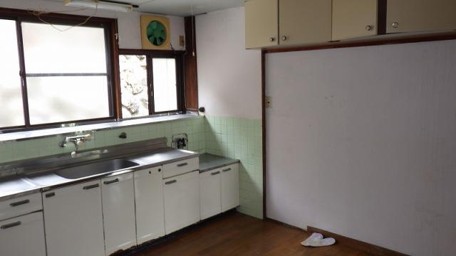 1960s wood house, 17-min walk to station, Nagasaki