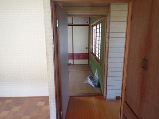 1980s concrete house, 15-min walk to station, Oita