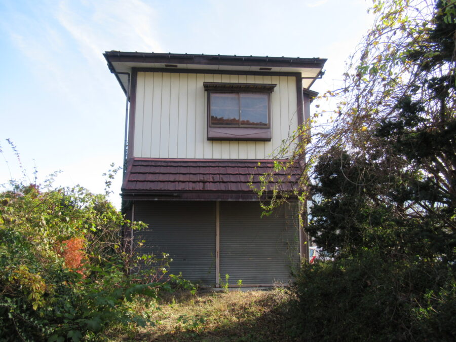 1970s wood house, 8-min walk to station, Aomori