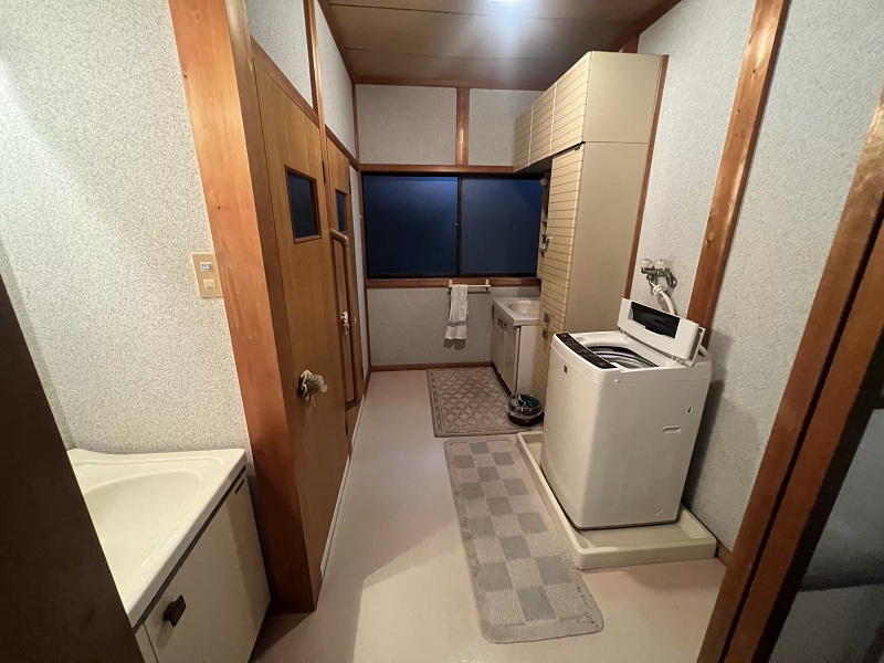 1990s wood house, 9-min walk to station, Tottori