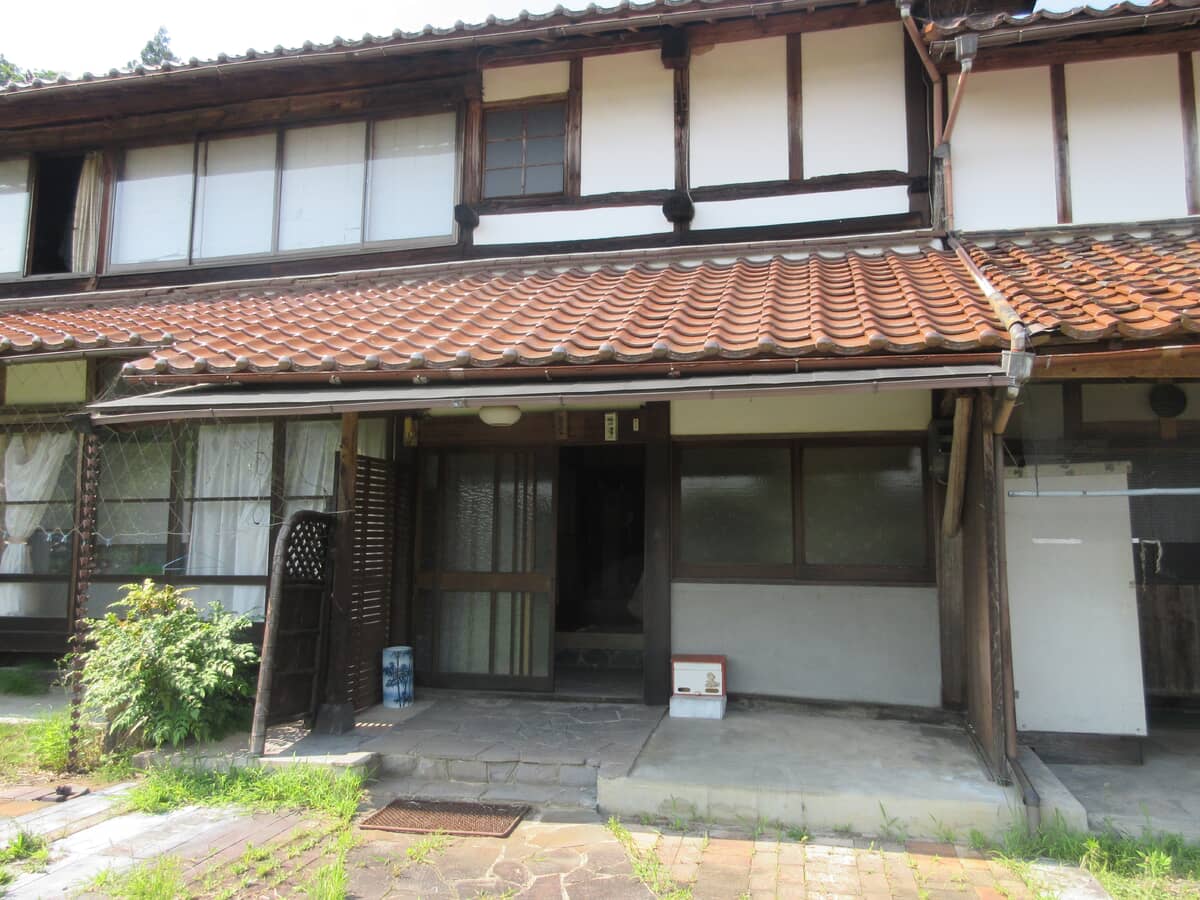 1880s wood house on a large plot in Hiroshima