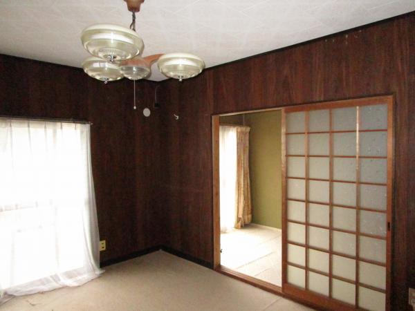 1960s wood house on a large plot in Oita