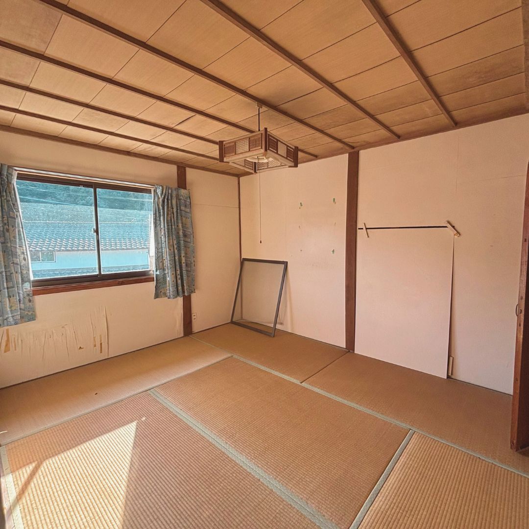 1970s wood house with outbuildings in Miyazaki