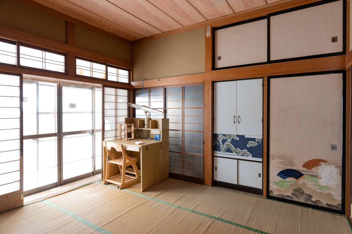 1980s wood house on a large plot in Yamagata