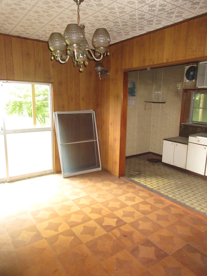1970s wood house, 12-min walk to station, Iwate