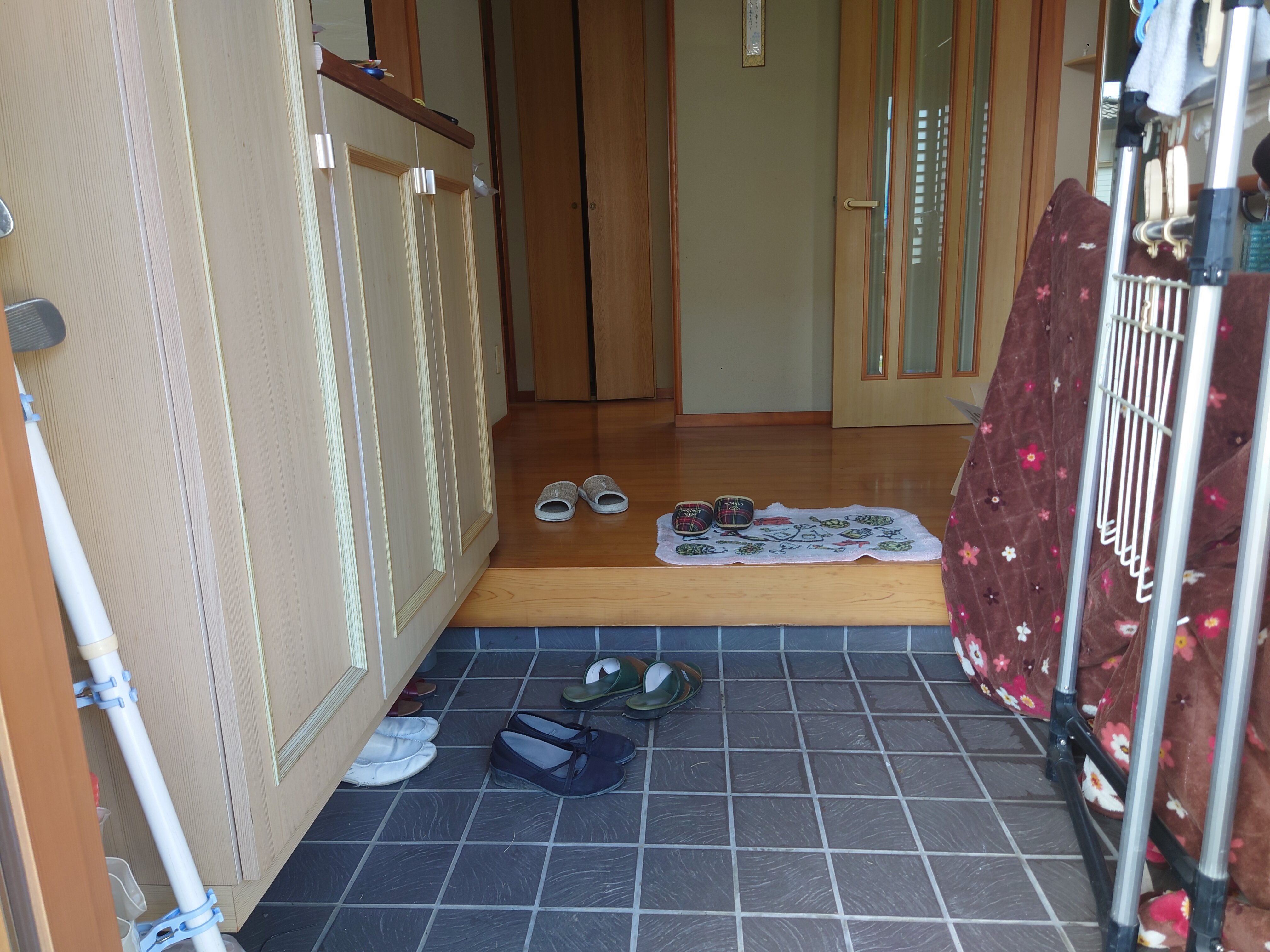 1990s wood house, 19-min walk to station, Okayama