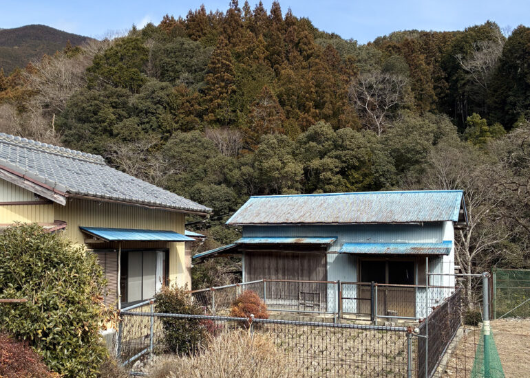 1960s wood house on a large plot in Matsusaka Kahada