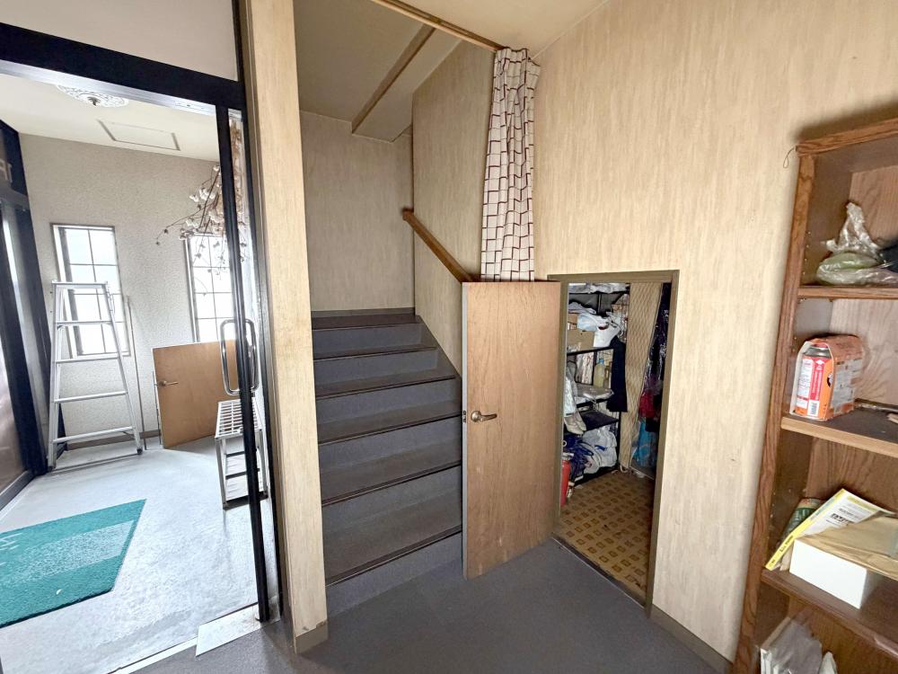 1990s concrete house in Kanoya, Kagoshima